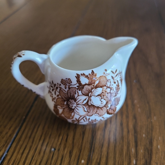 Royal Staffordshire by Clarice Cliff 2.25" pitcher  1940 something❤️ - Picture 3 of 5